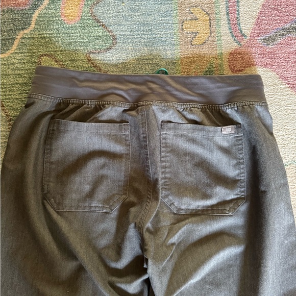 Figs Livingston scrub pants - Picture 2 of 3